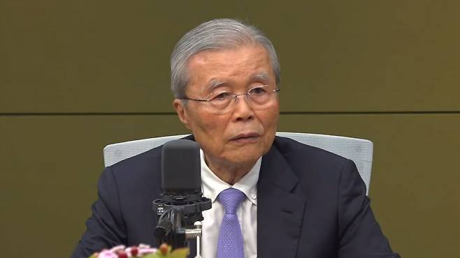 CBS 김현정의 뉴스쇼에 출연한 김종인 전 국민의힘 비상대책위원장 [유튜브 캡처]