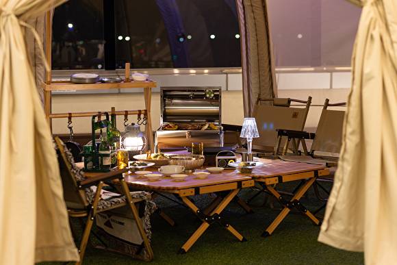 루프탑 글램핑 루프&그릴 공간. [사진=페어필드 바이 메리어트 부산 송도 비치]