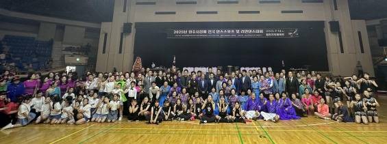 ▲ 원주시 댄스 스포츠협회(회장 김해광)는 최근 원주 치악체육관에서 회원 300여명이 참석한 가운데 2025년 원주시장배 전국댄스스포츠 및 라인댄스대회를 개최했다.