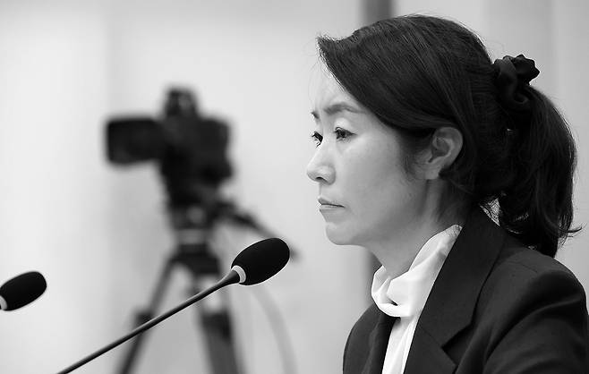 14일 국회 여성가족위원회에서 열린 강선우 여성가족부 장관 후보자 인사청문회에서 강 후보자가 의원들의 질의를 듣고 있다. 권도현 기자