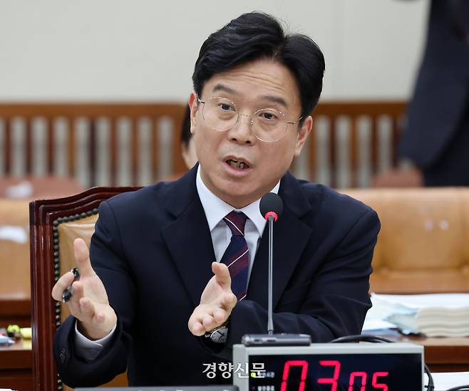 김영훈 노동부 장관 후보가 16일 국회 환노위에서 열린 인사청문회에서 답변하고 있다. 2025.7.16 박민규 선임기자