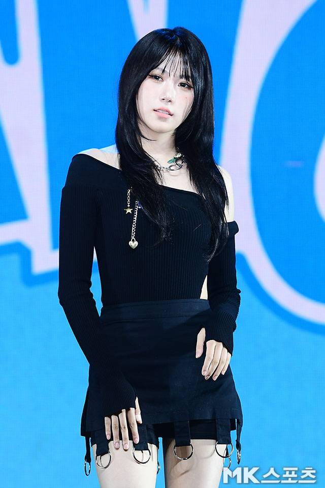 이프아이 태린이 타이틀곡 ‘r u ok?’를 소개했다. 사진=김영구 기자