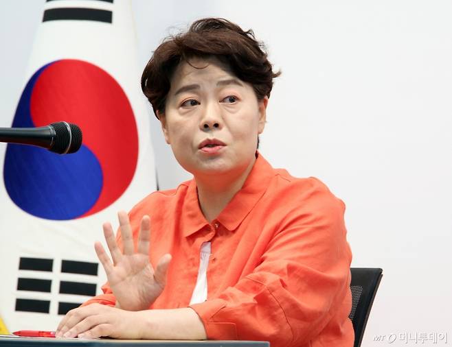 [서울=뉴시스] 김금보 기자 = 윤희숙 국민의힘 혁신위원회 위원장이 16일 서울 여의도 당사에서 열린 기자간담회에서 발언을 하고 있다. 2025.07.16. kgb@newsis.com /사진=김금보