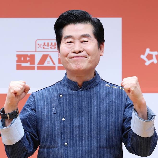 지난 3월 이연복 셰프가 KBS 예능 '신상출시 편스토랑' 기자간담회에 참석해 포즈를 취하는 모습. /사진=뉴스1