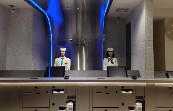 일본 헨나호텔의 로봇 직원들. [헨나호텔 홈페이지]