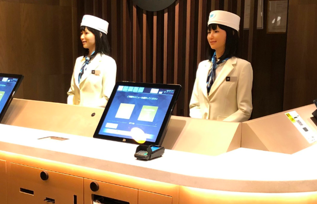 일본 헨나호텔의 로봇 직원들. [헨나호텔 홈페이지]