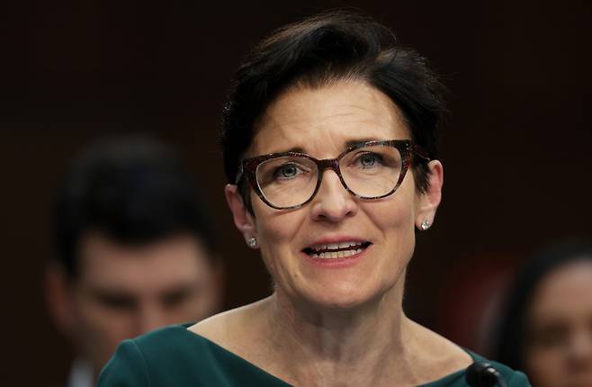 지난 2023년 12월 미국 워싱턴 DC의 하트 상원 사무실 빌딩에서 열린 상원 은행위원회 청문회에서 제인 프레이저 시티그룹 최고경영자(CEO)가 증언하고 있다. [게티이미지]