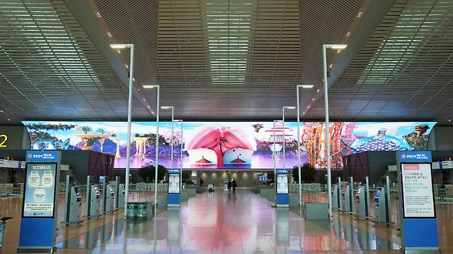 인천공항 전시 전경_보비스투 스튜디오의 ‘필링코드’_예술경영지원센터 제공 *재판매 및 DB 금지