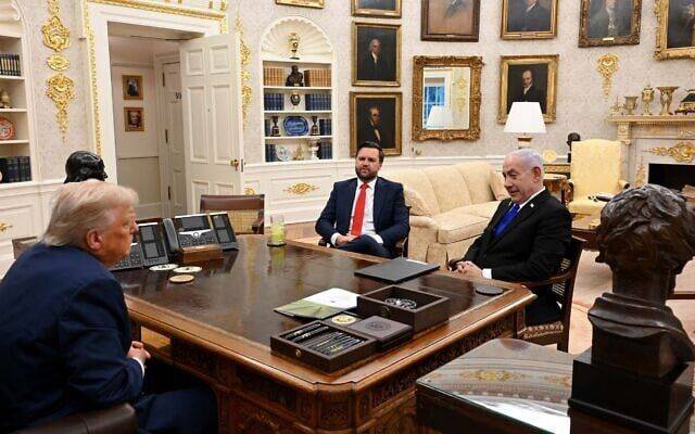 [서울=뉴시스] (왼쪽부터) 도널드 트럼프 미국 대통령, JD 밴스 미국 부통령, 베냐민 네타냐후 이스라엘 총리가 지난 8일(현지 시간) 워싱턴DC 백악관에서 회담하고 있다. (사진=이스라엘 총리실 엑스 갈무리) 2025.07.16. *재판매 및 DB 금지