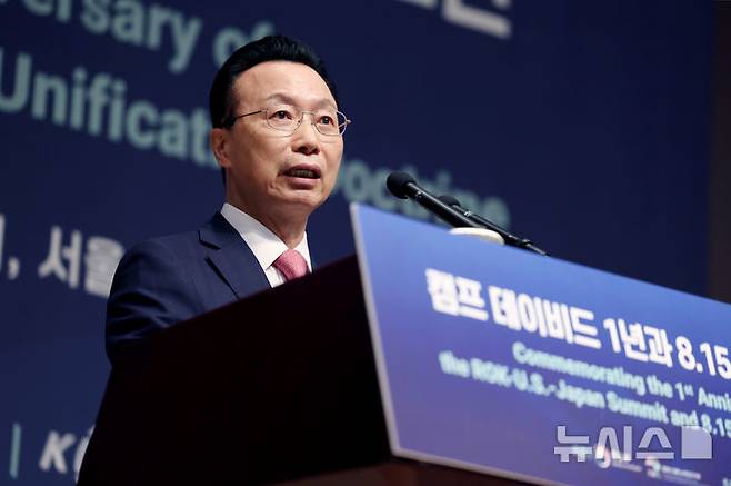 [서울=뉴시스] 김진아 기자 = 김천식 통일연구원장이 지난해 8월 28일 서울 중구 프레스센터 국제회의장에서 열린 '캠프 데이비드 1년과 8.15 통일 독트린' 국제학술회의에서 개회사를 하고 있다. 2025.07.16. bluesoda@newsis.com