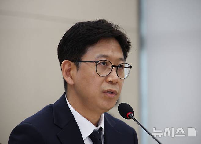 [서울=뉴시스] 김금보 기자 = 배경훈 과학기술정보통신부 장관 후보자가 14일 서울 여의도 국회에서 열린 과학기술정보방송통신위원회 인사청문회에서 질의에 답하고 있다. 2025.07.14. kgb@newsis.com