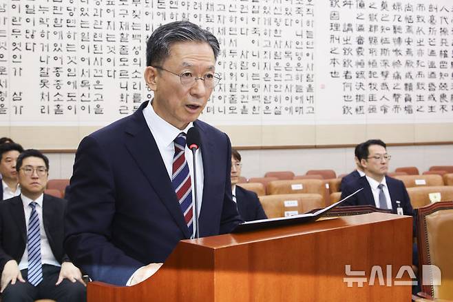 [서울=뉴시스] 김금보 기자 = 정성호 법무부 장관 후보자가 16일 서울 여의도 국회 법제사법위원회에서 열린 인사청문회에서 모두발언를 하고 있다. 2025.07.16. kgb@newsis.com