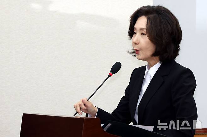 [서울=뉴시스] 조성봉 기자 = 이진숙 사회부총리 겸 교육부 장관 후보자가 16일 서울 여의도 국회 교육위원회에서 열린 인사청문회에서 모두 발언을 하고 있다. 2025.07.16. suncho21@newsis.com