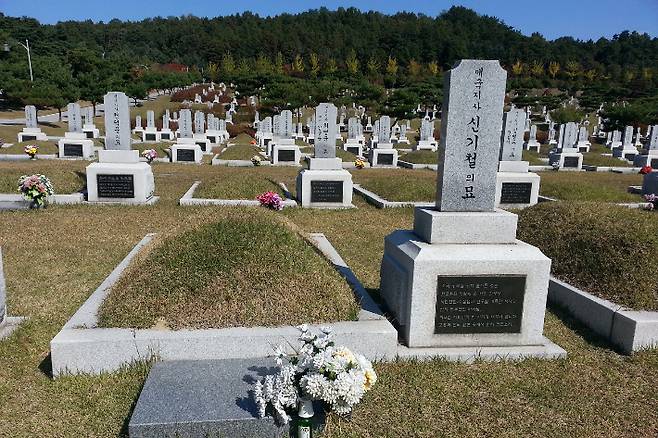 국립대전현충원에 안장된 故신기철 선생의 묘. 유가족 제공