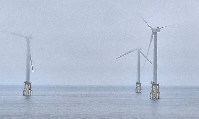 지난달 14일 제주한림해상풍력 발전단지 내 해상풍력발전기가 운영 중인 모습.