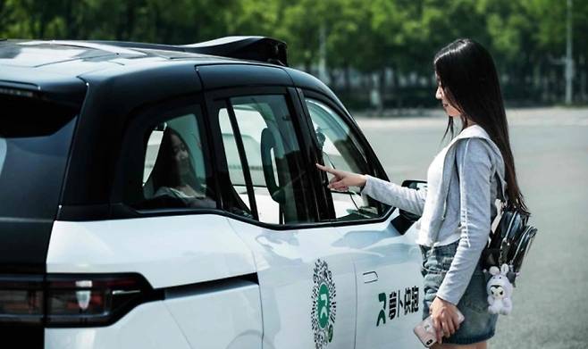 바이두의 로보택시 서비스 아폴로고.