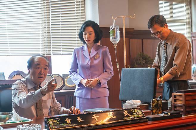 디즈니플러스 오리지널 드라마 ‘파인:촌뜨기들’ 한 장면. 사진 월트디즈니컴퍼니 코리아