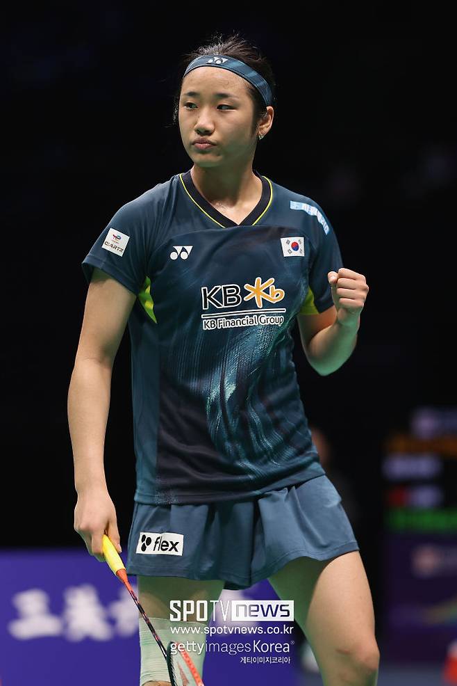 ▲ 왕즈이를 상대로 드라마틱한 역전승을 챙긴 안세영은 그간 \'셔틀콕 퀸\'에게 대관식을 쉬이 허락지 않던 인도네시아를 제 힘으로 \'기회의 땅\'으로 만들어냈다. 안세영은 오는 24일 개막하는 요넥스 US오픈에서 올 시즌 6승에 도전한다.