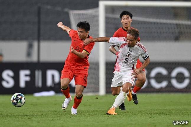 중국전에서의 나가토모의 모습(오른쪽). /사진=EAFF 공식 홈페이지