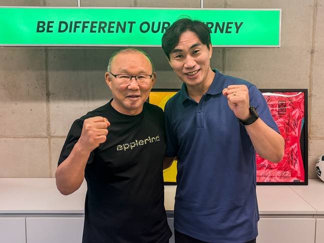 박항서 전 감독(왼쪽)과 김태영 감독. /사진=디제이매니지먼트