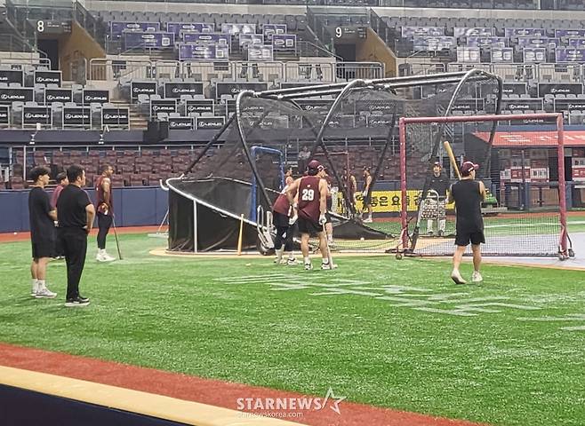 전반기 종료 후 재개된 훈련에 나서고 있는 키움 선수들. /사진=안호근 기자