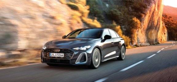 스포티한 루프 라인과 쿠페형 실루엣이 돋보이는 아우디 A5. 아우디코리아 제공