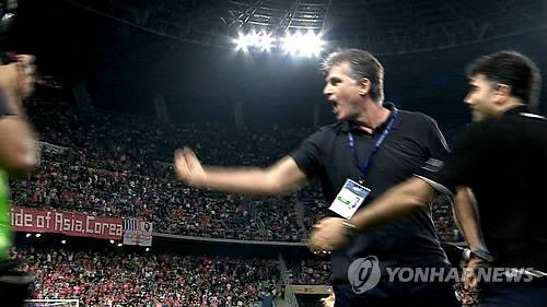 한국과 악연으로 얽혀 있는 포르투갈 출신 지도자 카를로스 케이로스 감독이 오만 축구 국가대표팀에 부임했다. 2026 국제축구연맹(FIFA) 북중미 월드컵(캐나다·미국·멕시코 공동개최) 아시아 지역 4차예선에 진출해 본선행에 도전하고 있는 오만이 경험이 풍부한 노장 케이로스 감독에게 감독직을 맡겼다. 사진 연합뉴스