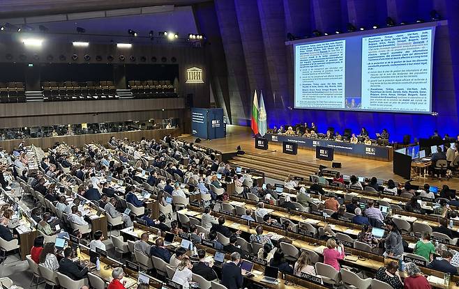 제47차 유네스코 세계유산위원회      (파리=연합뉴스) 김예나 기자 = 제47차 유네스코 세계유산위원회가 열리고 있는 프랑스 파리 유네스코 본부 회의장. 사진은 지난 13일 열린 회의 모습. 2025.7.15
    yes@yna.co.kr