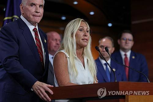마조리 테일러 그린 공화당 하원 의원(가운데) [로이터=연합뉴스 자료사진]