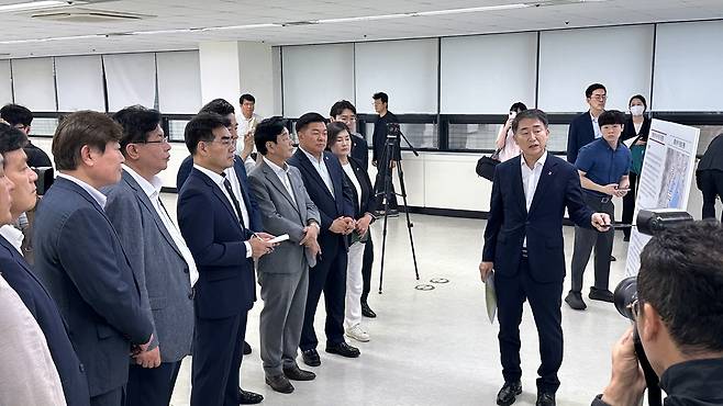 해수부 임시 이전 청사 찾은 국민의힘 부산시당 [국민의힘 부산시당 제공]