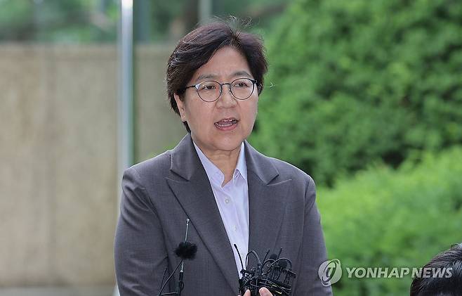 첫 출근하며 질문에 답하는 정은경 장관 후보자 (서울=연합뉴스) 김인철 기자 = 정은경 보건복지부 장관 후보자가 30일 서울 중구 남대문로에 마련된 인사청문회 준비 사무실로 출근하며 취재진 질문에 답하고 있다. 2025.6.30 yatoya@yna.co.kr