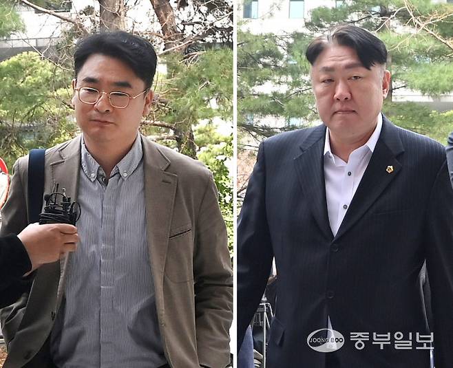 전자칠판사업 불법 리베이트 의혹에 연루된 신충식(오른쪽)·조현영 인천시의원이&nbsp; 피의자 심문(영장실질심사)을 받기 위해 인천지방법원에 들어서고 있다. 사진=중부일보DB
