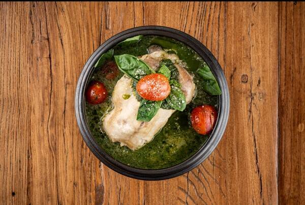 백제13월삼계탕 중동점에서 판매하는 바질삼계탕. /백제13월삼계탕 중동점