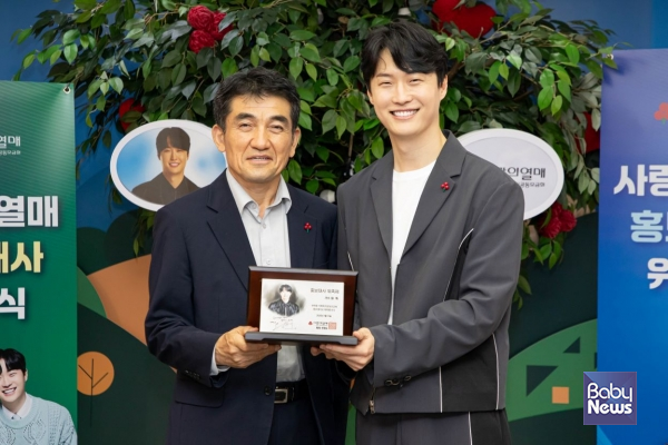 '미스터트롯2'에 출연하며 주목받은 가수 원혁이 사랑의열매 사회복지공동모금회(회장 김병준)의 울산 홍보대사로 위촉됐다.&nbsp;ⓒ사랑의열매 사회복지공동모금회&nbsp;