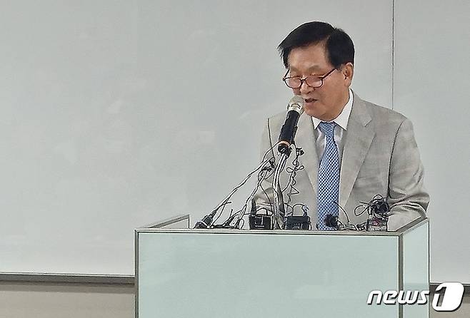 김익래 다우키움 회장이 지난 2023년 5월 4일 오후 서울 영등포구 여의도 키움증권 본사에서 대국민 사과 기자회견을 하고 있다./뉴스1 ⓒ News1 공준호 기자