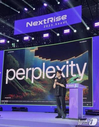 모리타 준 퍼플렉시티 아시아태평양 대표가 26일 서울 코엑스 넥스트라이즈 2025 행사에서 발언하고 있다.(퍼플렉시티 제공)