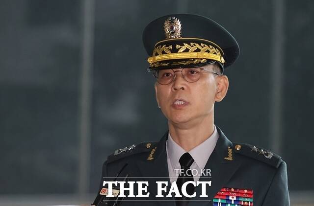 김용대 드론작전사령관이 17일 서울 서초구 서울고등법원에 마련된 조은석 내란 특검 사무실에 피의자 신분으로 출석, 입장을 밝히고 있다. /뉴시스