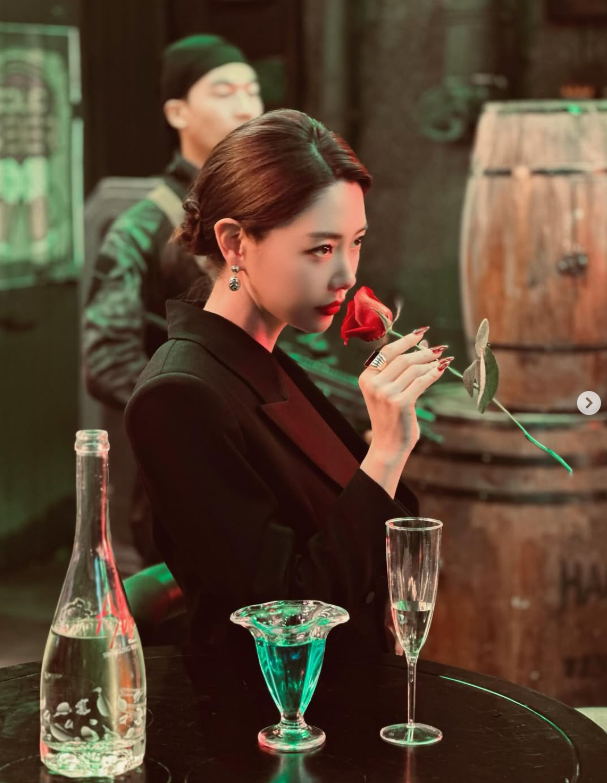 클라라, 中 드라마 '칠근심간'서 압도적 비주얼로 강렬한 존재감(사진 출처:클라라 SNS)