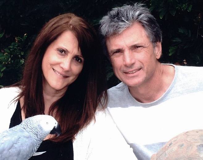 미국 '아메리칸 아이돌' 음악감독인 로빈 케이와 그의 남편 토머스 델루카. /페이스북