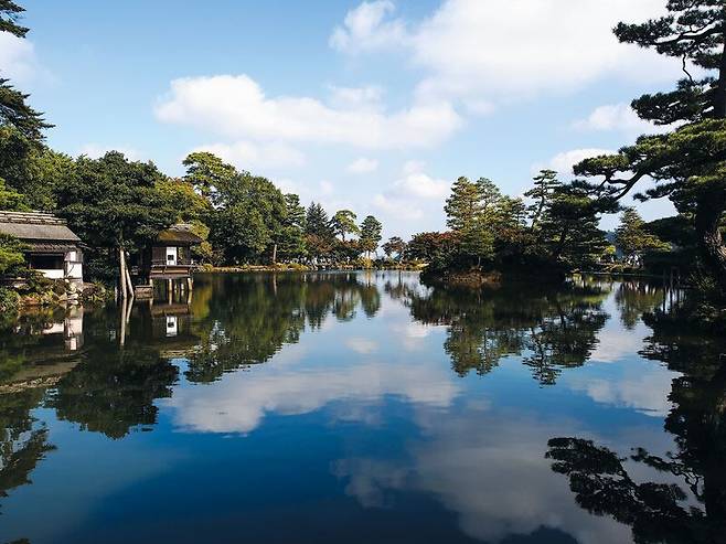 가나자와 겐로쿠엔은 일본 3대 정원중 하나다.