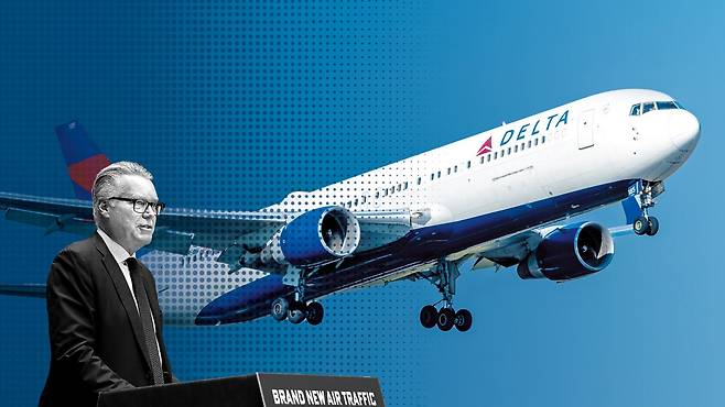 델타항공 에드 배스천 최고경영자(CEO)가 지난 5월 미국 교통부에서 새로운 항공 교통 통제 시스템에 대한 설명회를 갖고 있다. 배경에 있는 항공기는 뉴욕으로 향하는 델타항공의 보잉 767기다. /게티이미지코리아