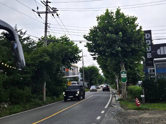 청주 수름재와 공군전투비행단을 연결하는 도로, 출퇴근 시간마다 도도 구실을 못하는 상습 정체구간으로 꼽히고 있다. 독자제공