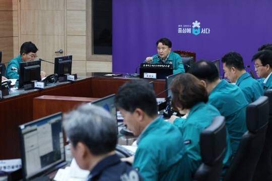 재난상황대책회의하는 김영환 도지사. 충북도 제공