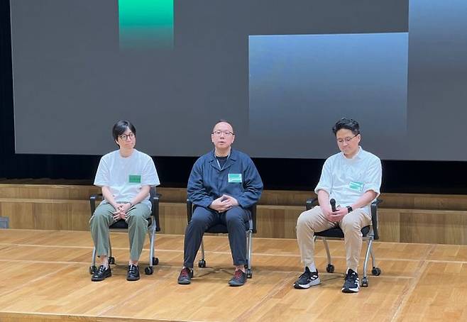 송지철 프리즘 스튜디오 리더(왼쪽부터), 오한기 리얼타임 엔진 스튜디오 리더, 김성호 이머시브 미디어 플랫폼 리더가 16일 성남시 분당구 정자동 네이버 1784에서 개최된 '이머시브 미디어 플랫폼 테크 포럼'에서 미디어와 질의응답하고 있다.ⓒ데일리안 이주은 기자
