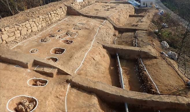 충청남도 서천군 서천읍성 수혈유구 해자. 국가유산청 제공