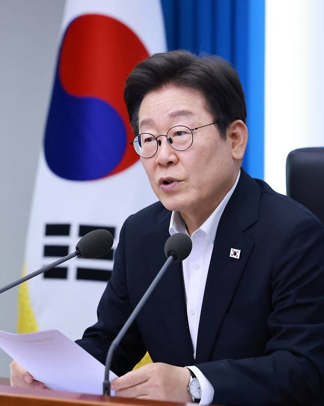 [서울=뉴시스] 최동준 기자 = 이재명 대통령이 17일 서울 용산 대통령실 청사에서 열린 4차 수석·보좌관 회의에서 발언하고 있다. (대통령실통신사진기자단) 2025.07.17. photocdj@newsis.com /사진=뉴시스