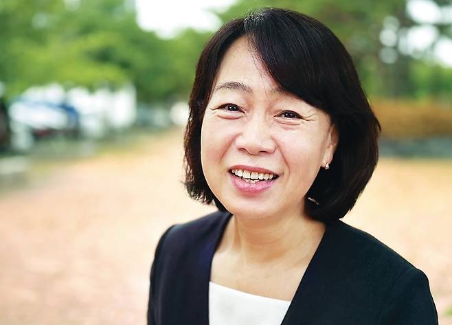 성북구 성북근현대문학관에서 그림책 자서전 만들기 프로그램을 기획하고 진행한 장영미 활동가.