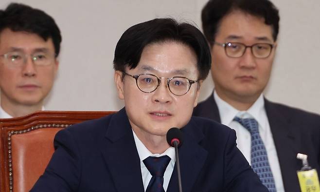 김정관 산업통상자원부 장관 후보자가 17일 서울 여의도 국회 산업통상자원중소벤처기업위원회에서 열린 인사청문회에서 의원 질의에 답하고 있다. 연합뉴스