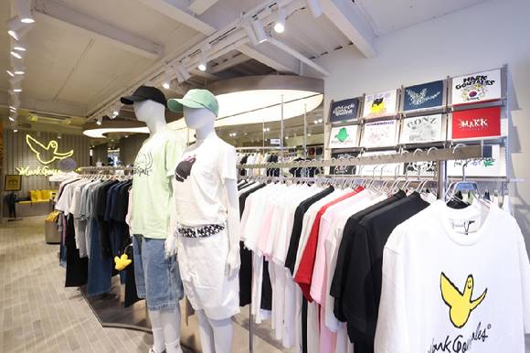 마크곤잘레스 명동 플래그십 스토어 1층 전경. [사진=더네이쳐홀딩스]