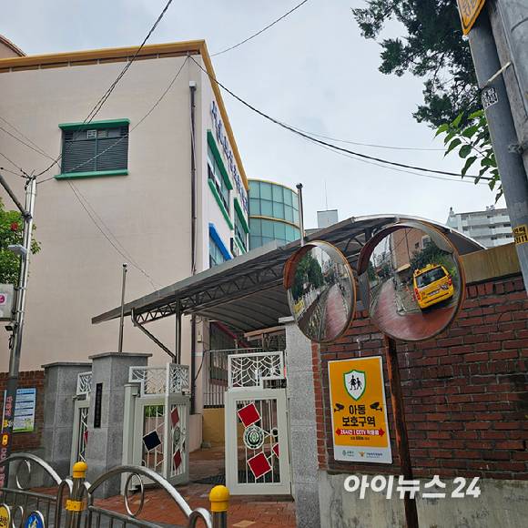 서울 송파구 풍납동의 '창의마을 풍납캠프'에서 도보로 3~4분 떨어진 토성초등학교 전경. 2025.07.16 [사진=이효정 기자 ]